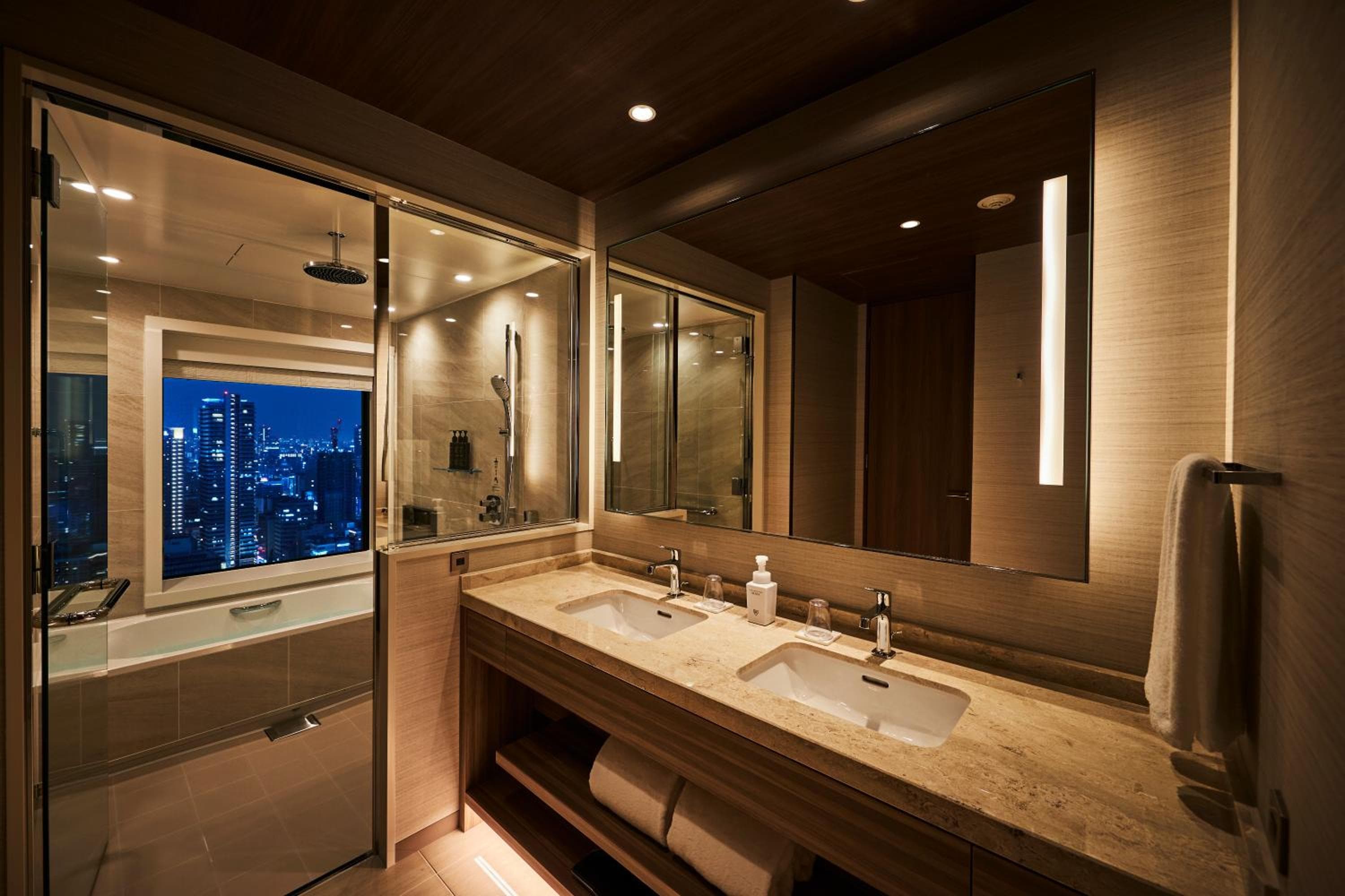 The Royal Park Hotel Iconic Osaka Midosuji 4